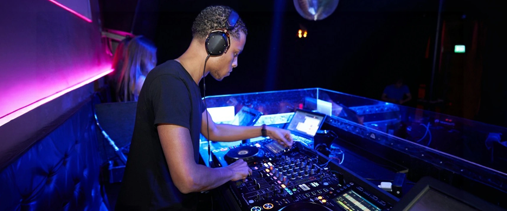 Live the Nightlife